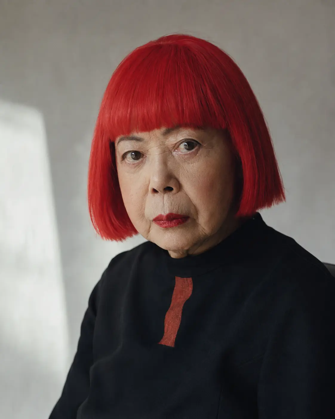 Portrait éditorial de synthèse représentant Yayoi Kusama — non documentaire
